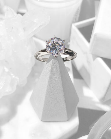 The Classic 6-Prong Solitaire | STYLEITNRY